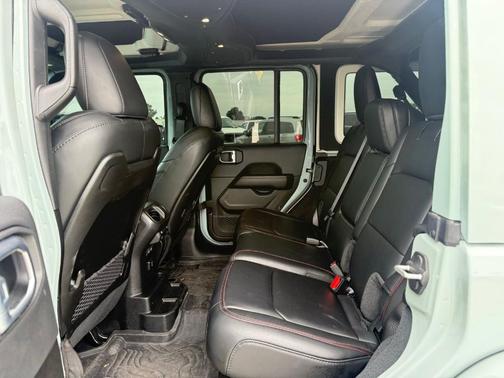 Earl Clearcoat 2024 Jeep Wrangler Rubicon