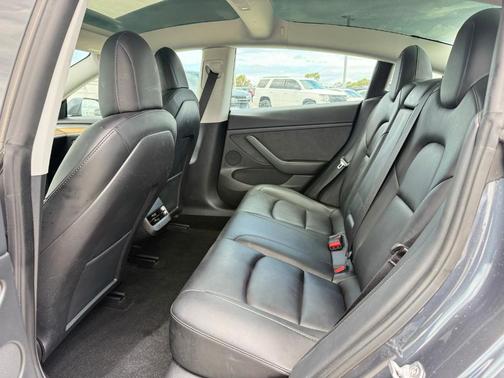 Midnight Silver Metallic 2022 Tesla Model 3 Long Range