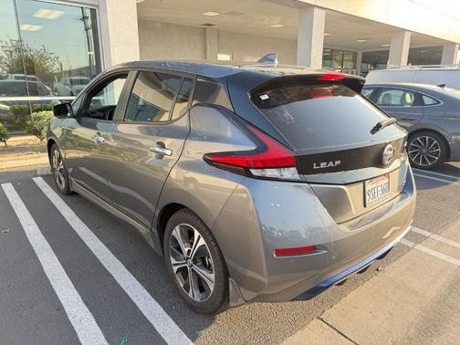 2022 Nissan Leaf SV