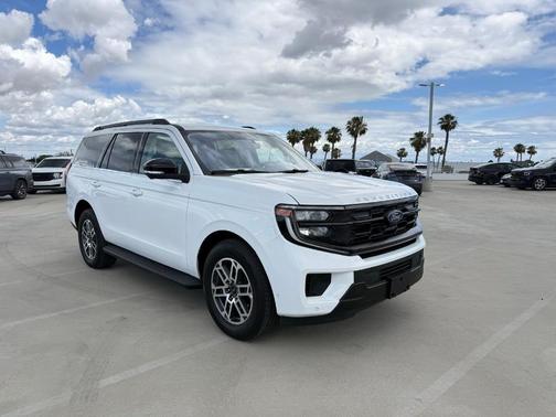 Oxford White 2025 Ford Expedition Active