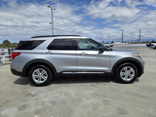 Silver Metallic 2021 Ford Explorer XLT