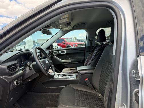Silver Metallic 2021 Ford Explorer XLT