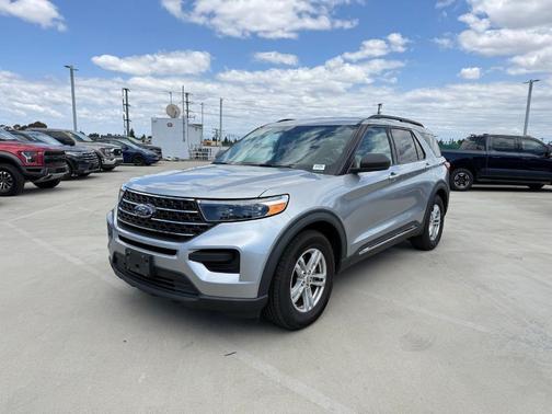 Silver Metallic 2021 Ford Explorer XLT