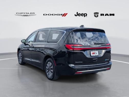 2024 Chrysler Pacifica Hybrid Select