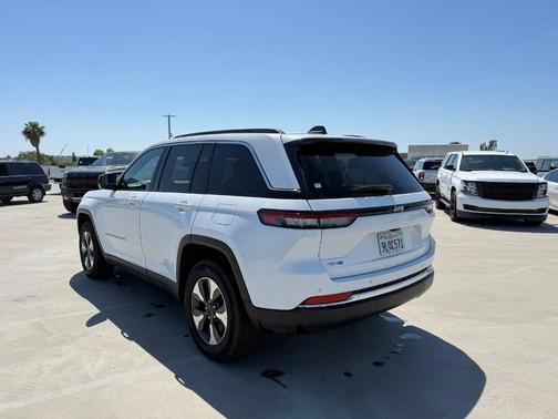 Bright White Clearcoat 2024 Jeep Grand Cherokee 4xe Base