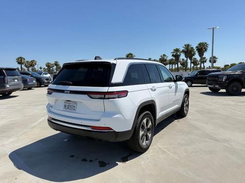 Bright White Clearcoat 2024 Jeep Grand Cherokee 4xe Base