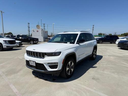 Bright White Clearcoat 2024 Jeep Grand Cherokee 4xe Base