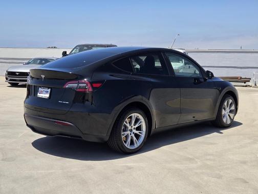 Black 2023 Tesla Model Y Long Range