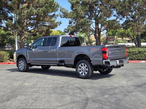 2025 Ford F-350 Lariat Super Duty