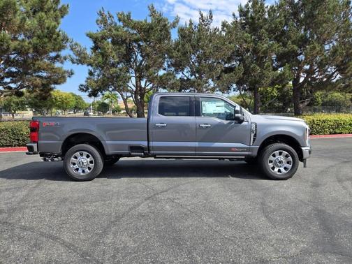 2025 Ford F-350 Lariat Super Duty