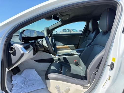 White 2024 Lucid Air Pure