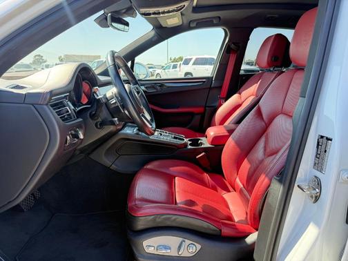 White 2021 Porsche Macan S