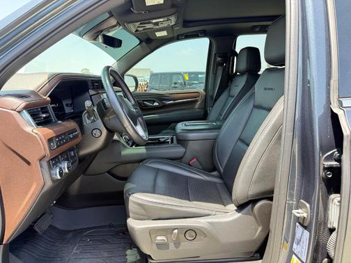 Hunter Green 2022 GMC Yukon Denali