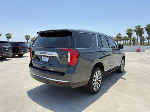 Hunter Green 2022 GMC Yukon Denali