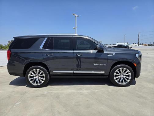 Hunter Green 2022 GMC Yukon Denali