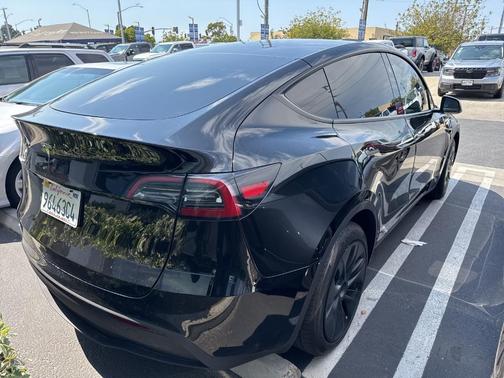 2025 Tesla Model Y Long Range