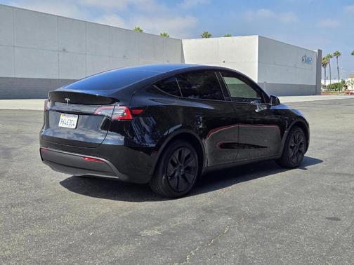 2025 Tesla Model Y Long Range