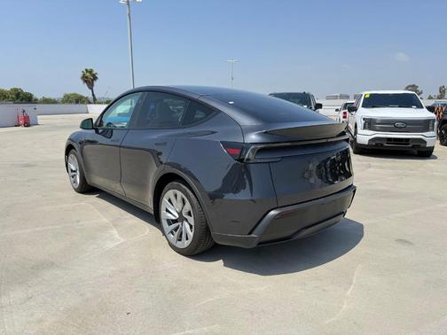 Black 2026 Tesla Model Y PREMIUM