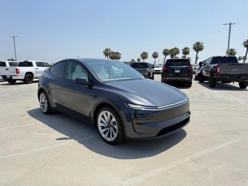 Black 2026 Tesla Model Y PREMIUM