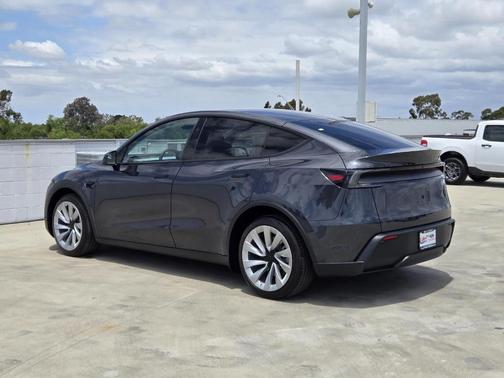 Black 2026 Tesla Model Y PREMIUM