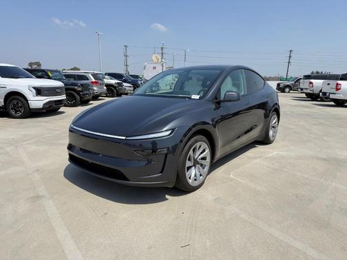 Black 2026 Tesla Model Y PREMIUM