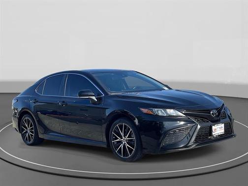 Midnight Black Metallic 2022 Toyota Camry SE