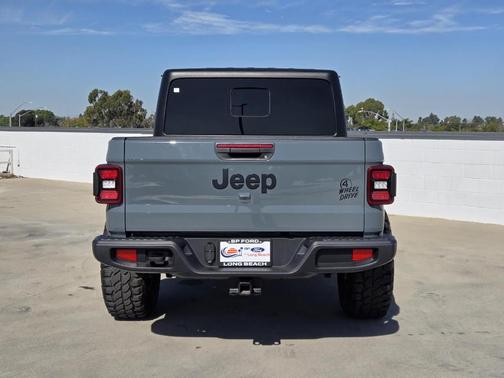 2024 Jeep Gladiator Sport