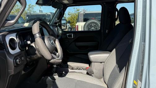 2024 Jeep Gladiator Sport