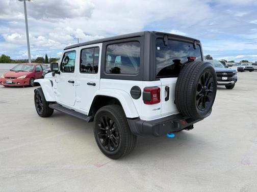 Bright White Clearcoat 2023 Jeep Wrangler 4xe Sahara
