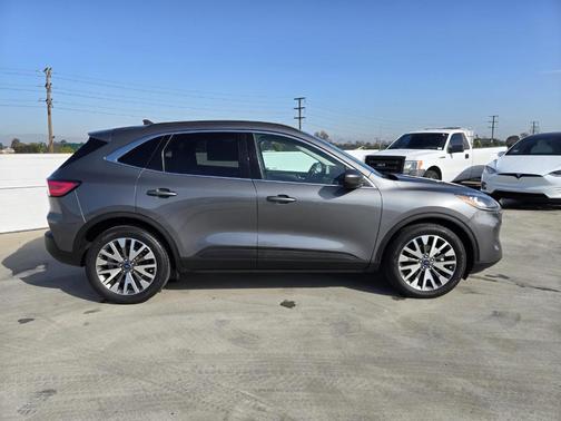 2022 Ford Escape Titanium Hybrid