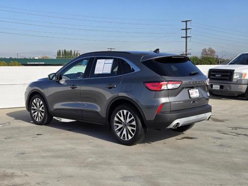 2022 Ford Escape Titanium Hybrid