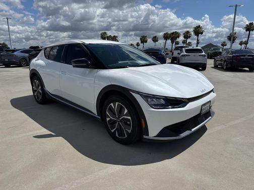 Snow White Pearl 2024 Kia EV6 Light