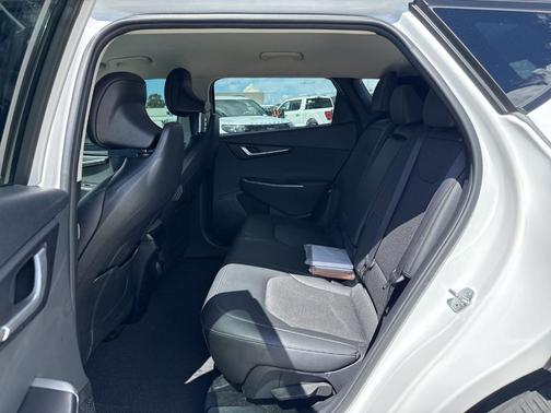 Snow White Pearl 2024 Kia EV6 Light