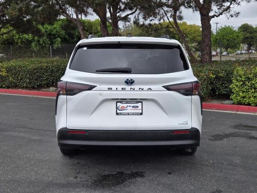 2023 Toyota Sienna LE