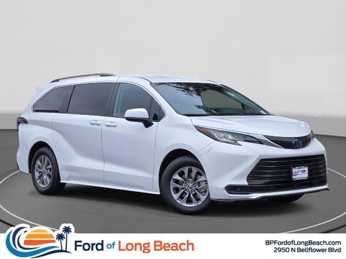 2023 Toyota Sienna LE