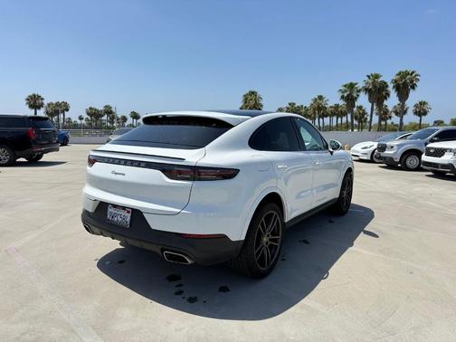 White 2022 Porsche Cayenne AWD