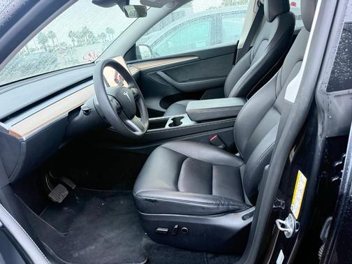 2025 Tesla Model Y Long Range