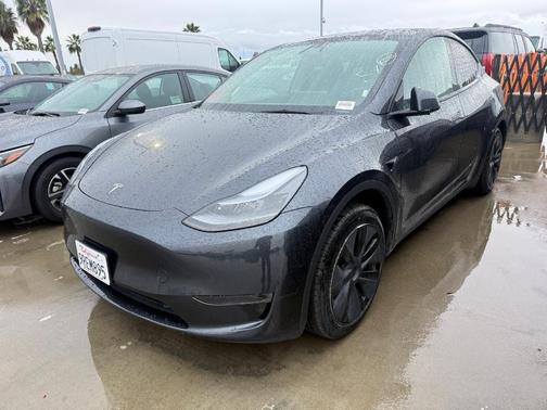 2025 Tesla Model Y Long Range