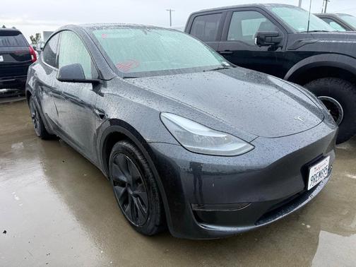 2025 Tesla Model Y Long Range
