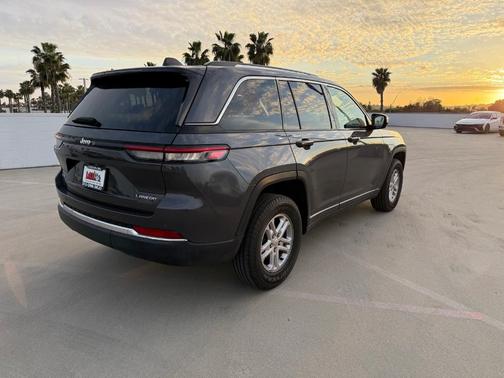 2022 Jeep Grand Cherokee Laredo