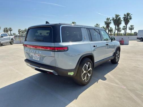 2023 Rivian R1S Adventure Quad Motor Large Pack