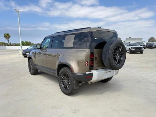 Gondwana Stone 2025 Land Rover Defender P300