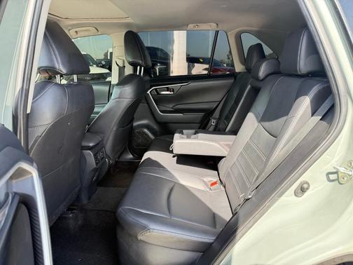 2023 Toyota RAV4 Hybrid XLE Premium