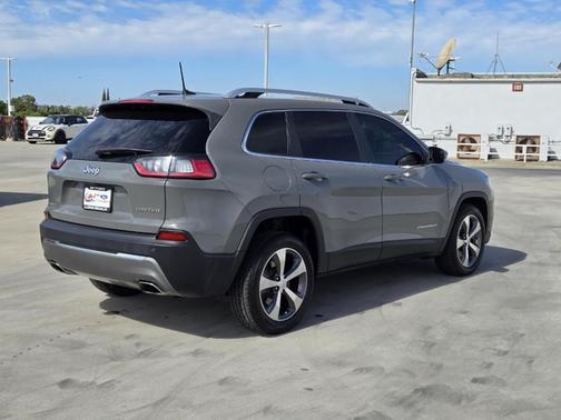 Sting Gray Clearcoat 2020 Jeep Cherokee Limited