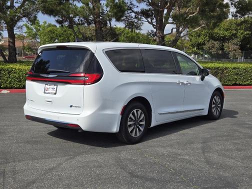 2023 Chrysler Pacifica Hybrid Limited