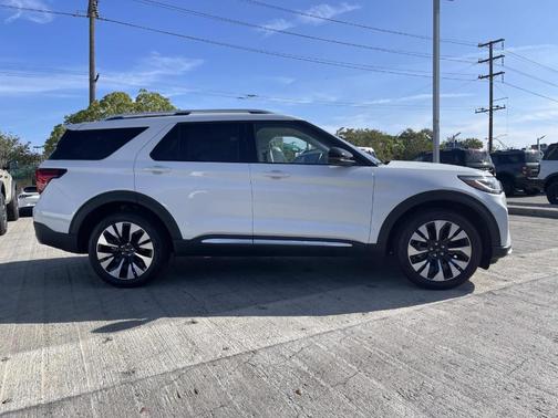 Star White 2026 Ford Explorer Platinum