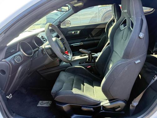 2017 Ford Shelby GT350 Base