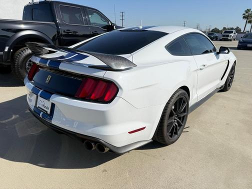 2017 Ford Shelby GT350 Base
