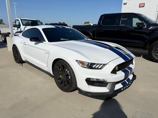 2017 Ford Shelby GT350 Base