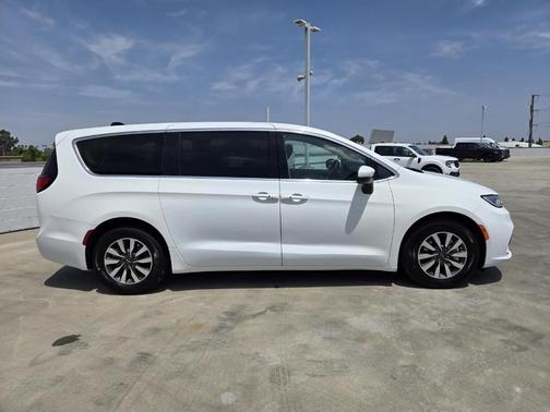 Bright White Clearcoat 2023 Chrysler Pacifica Hybrid Touring L